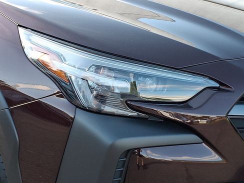 Certified 2025 Subaru Outback Limited AWD/4WD image 10