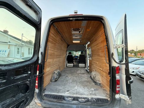 Used 2008 Dodge Sprinter 2500 image 17