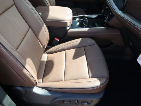 New 2026 Chevrolet Suburban High Country image 15