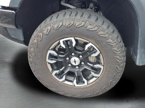Used 2024 Chevrolet Silverado 1500 ZR2 w/ Technology Package AWD/4WD image 18