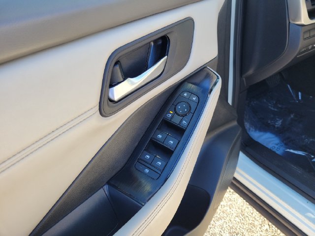 Used 2023 Nissan Rogue SV w/ SV Premium B Package FWD image 17