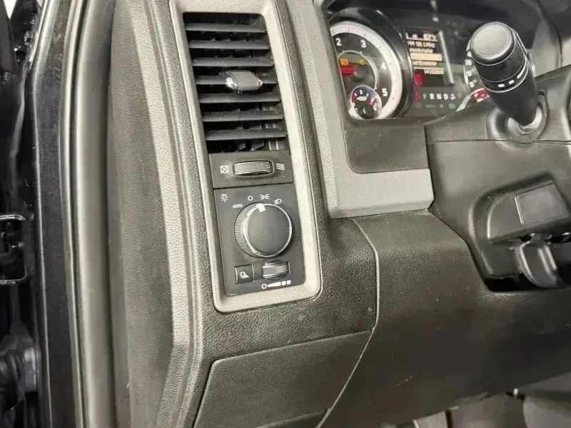 Used 2018 RAM 3500 Tradesman w/ Chrome Appearance Group AWD/4WD image 32