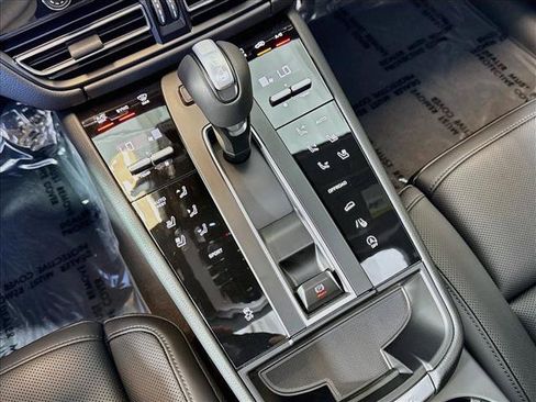New 2026 Porsche Macan AWD/4WD image 18