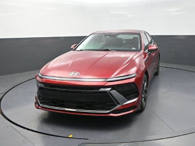 Used 2025 Hyundai Sonata SEL FWD image 2