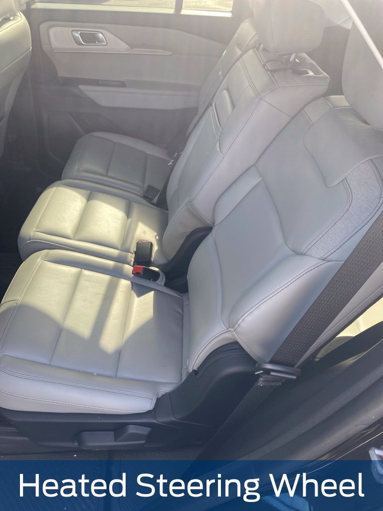 Used 2025 Ford Explorer Active w/ Active Comfort Package AWD/4WD image 17