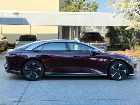 Used 2024 Lucid Air Grand Touring image 3