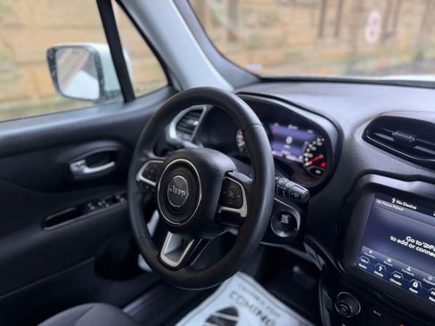 Used 2018 Jeep Renegade Latitude w/ UConnect 8.4 Nav Group image 14