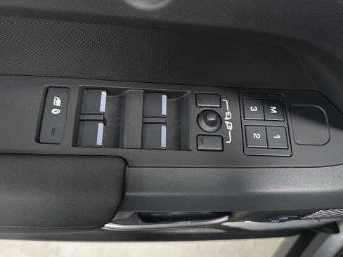 Used 2024 Land Rover Defender 110 X-Dynamic SE AWD/4WD image 23