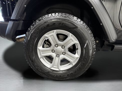 Used 2022 Jeep Wrangler Sport AWD/4WD image 41