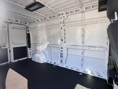 Used 2025 RAM ProMaster 2500 w/ Convenience Group FWD image 16