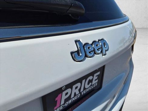Used 2024 Jeep Compass Latitude AWD/4WD image 30