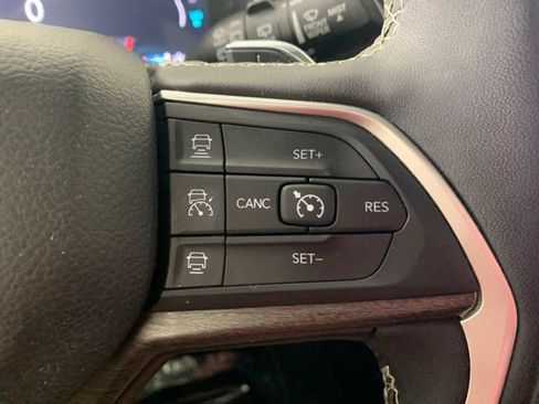 Used 2024 Jeep Grand Cherokee Limited 4xe AWD/4WD image 30