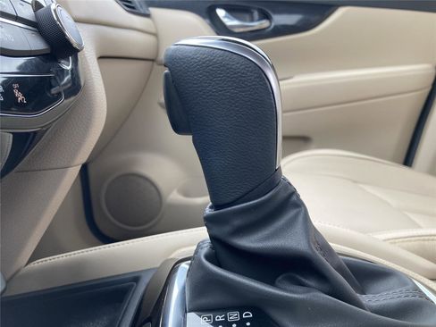 Used 2020 Nissan Rogue SL image 19