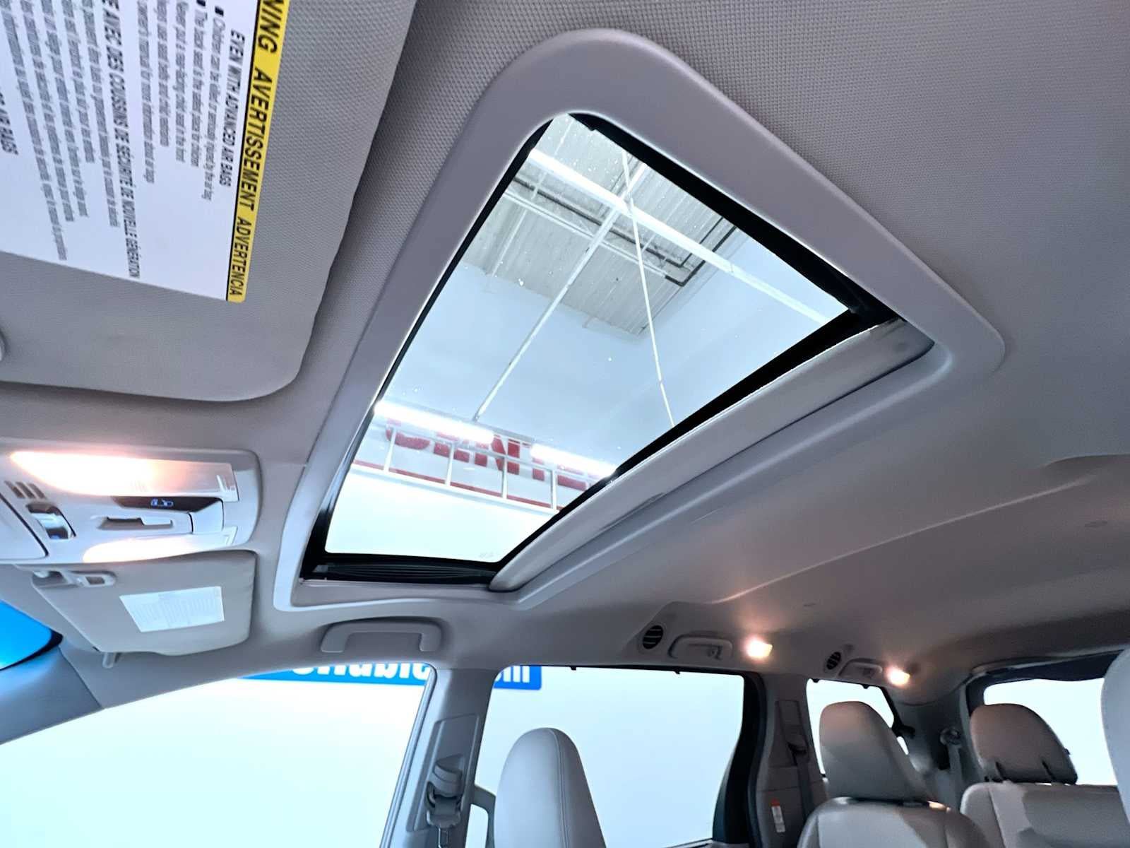 Used 2015 Toyota Sienna XLE FWD image 47