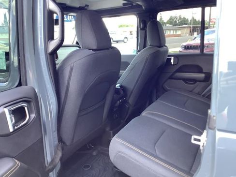 Used 2025 Jeep Wrangler Unlimited Sahara AWD/4WD image 26