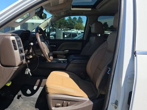 Used 2019 GMC Sierra 2500 Denali w/ Duramax Plus Package AWD/4WD image 3