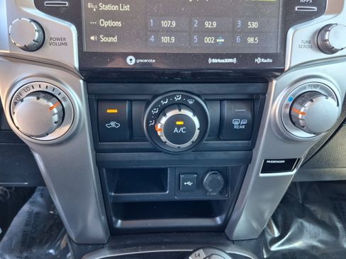 Used 2020 Toyota 4Runner SR5 AWD/4WD image 29
