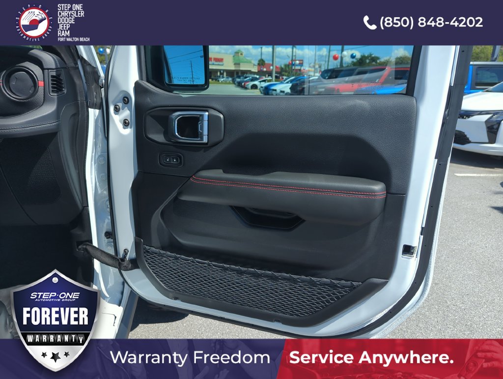 Used 2025 Jeep Wrangler Unlimited Rubicon AWD/4WD image 31