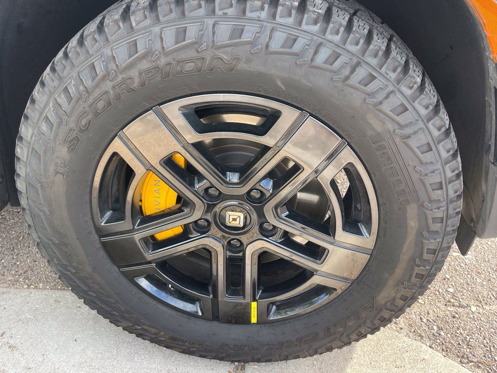Used 2022 Rivian R1T Launch Edition AWD/4WD image 4