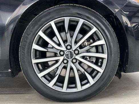 Used 2017 Lincoln Continental Select w/ Climate Package image 33