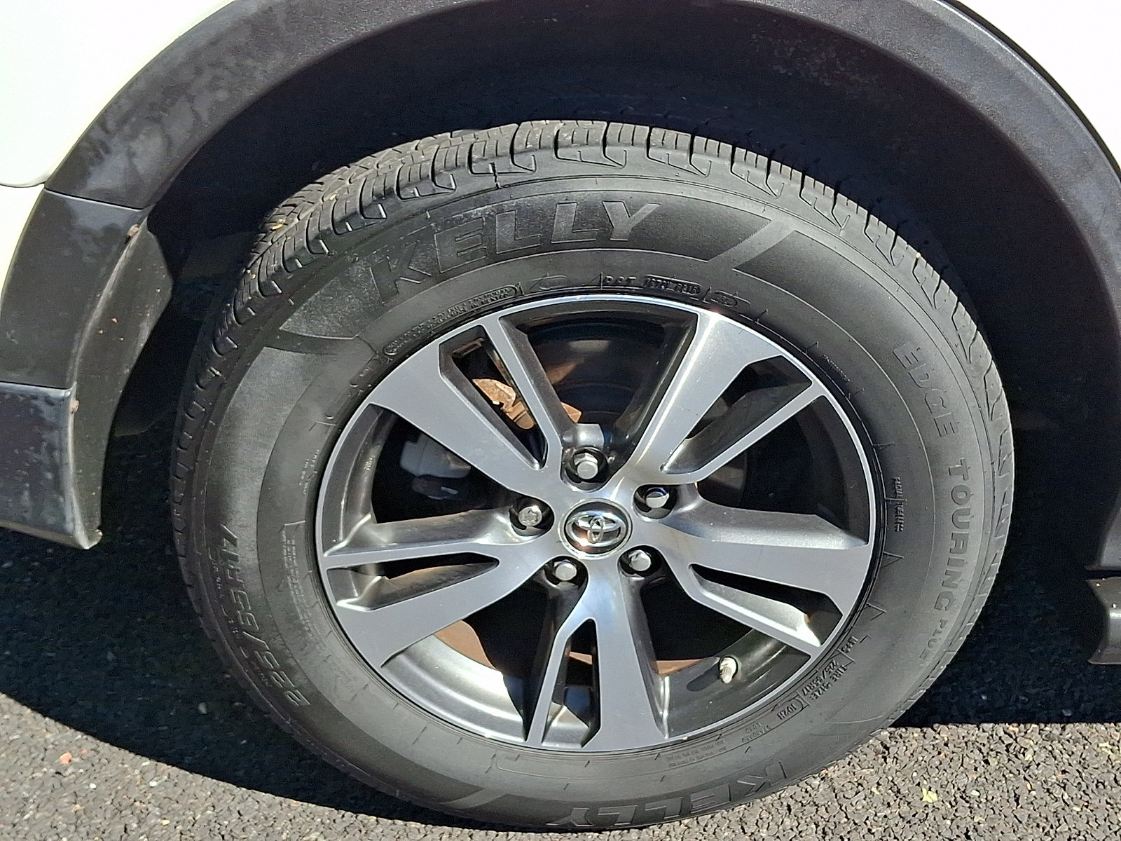 Used 2018 Toyota RAV4 XLE AWD/4WD image 9