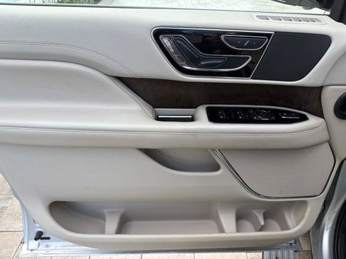 Used 2019 Lincoln Navigator Select w/ Technology Package image 9