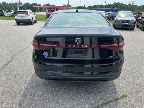 Used 2025 Volkswagen Jetta SE FWD image 4