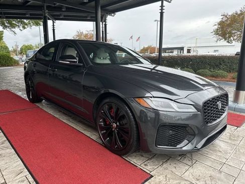 Used 2024 Jaguar XF R-Dynamic SE RWD image 10
