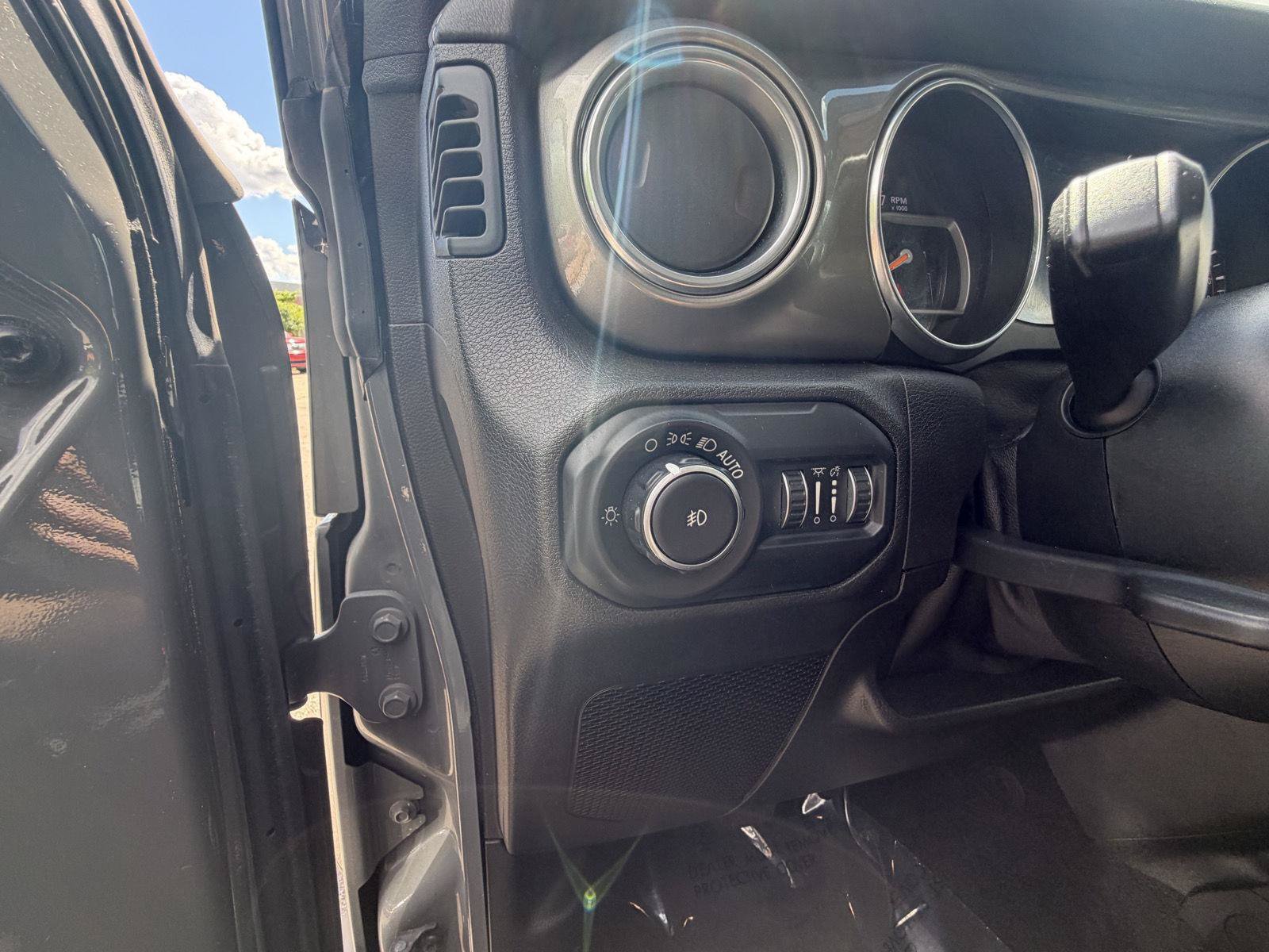 Used 2019 Jeep Wrangler Unlimited Sahara AWD/4WD image 13