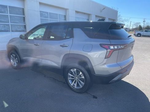 New 2025 Chevrolet Equinox LT image 6