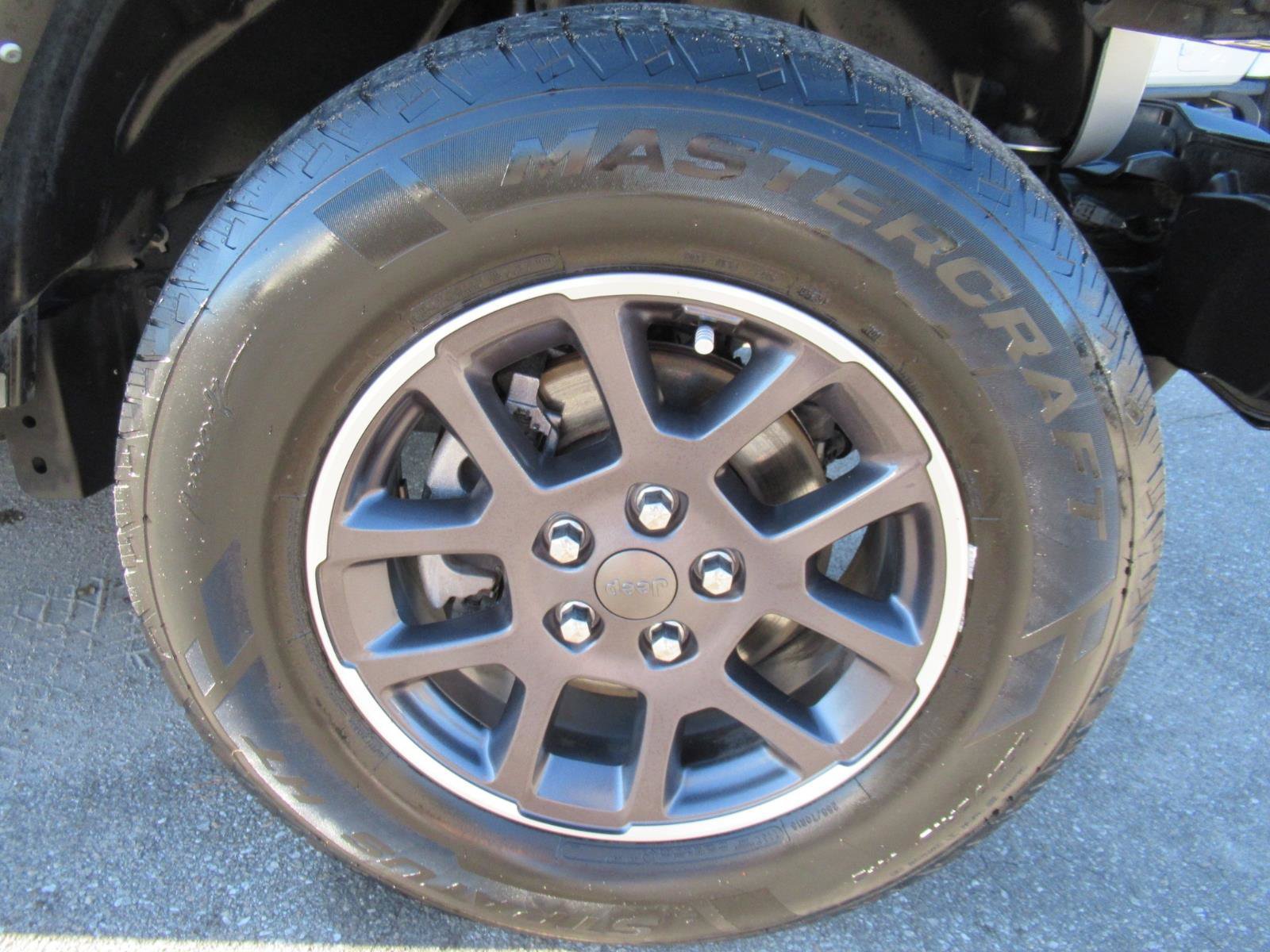 Used 2023 Jeep Gladiator Overland AWD/4WD image 7