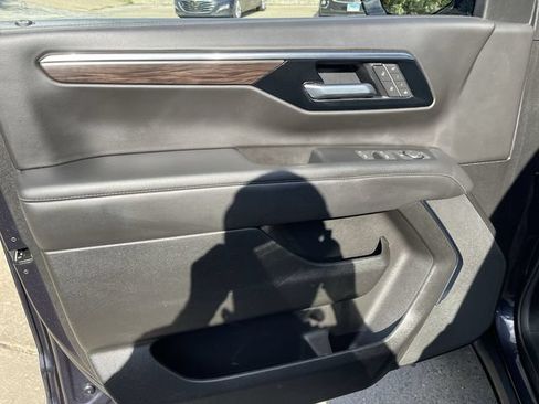 Used 2025 Chevrolet Suburban Z71 AWD/4WD image 10