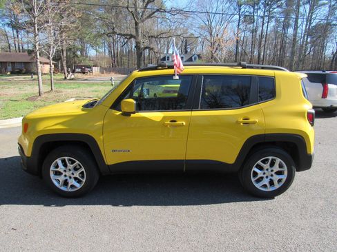 Used 2015 Jeep Renegade Latitude image 2