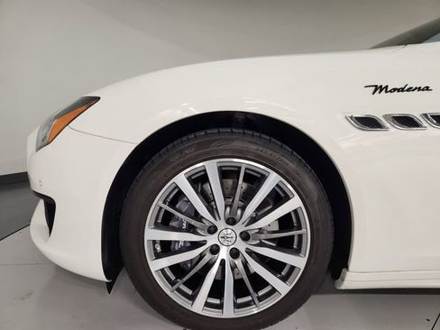 Used 2022 Maserati Quattroporte Modena RWD image 11