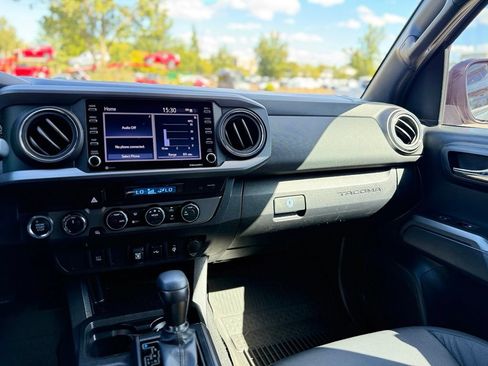 Certified 2023 Toyota Tacoma TRD Off-Road AWD/4WD image 25