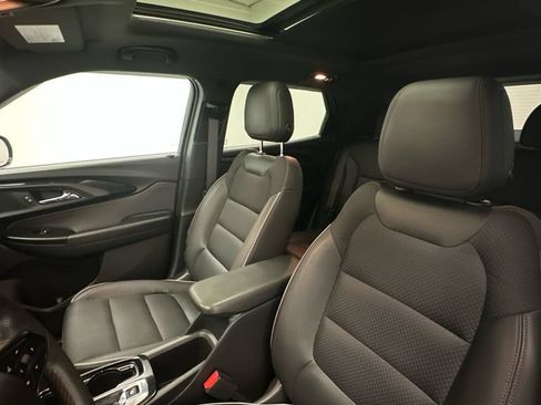 Used 2022 Chevrolet TrailBlazer RS w/ Sun and Liftgate Package FWD image 9