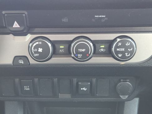 Used 2023 Toyota Tacoma SR RWD image 15