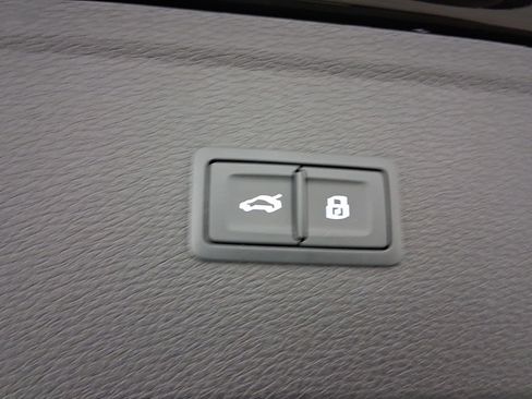 Used 2024 Audi Q5 e Prestige image 32