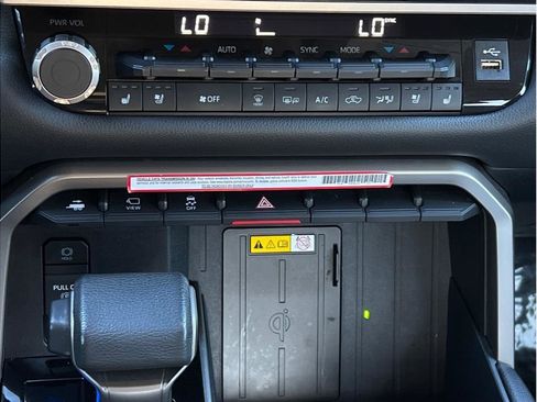 Used 2022 Toyota Tundra Limited image 16