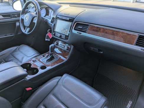 Used 2014 Volkswagen Touareg TDI image 29