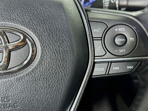 Used 2019 Toyota Camry XLE image 14