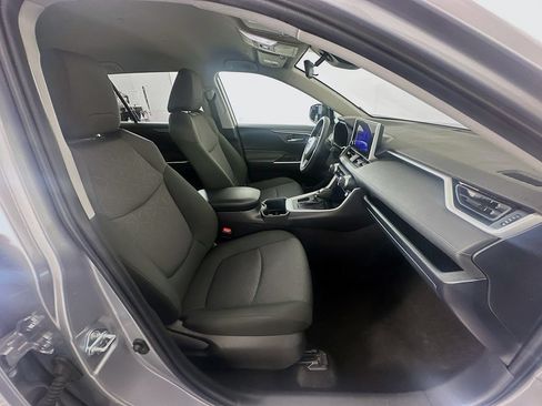 Certified 2025 Toyota RAV4 XLE FWD image 28