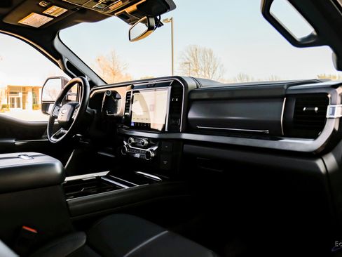 Used 2026 Ford F450 Platinum w/ FX4 Off-Road Package image 54