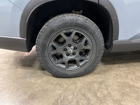 Used 2025 Honda Pilot TrailSport image 9