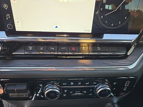 Used 2024 GMC Sierra 2500 SLT w/ SLT Premium Package image 27