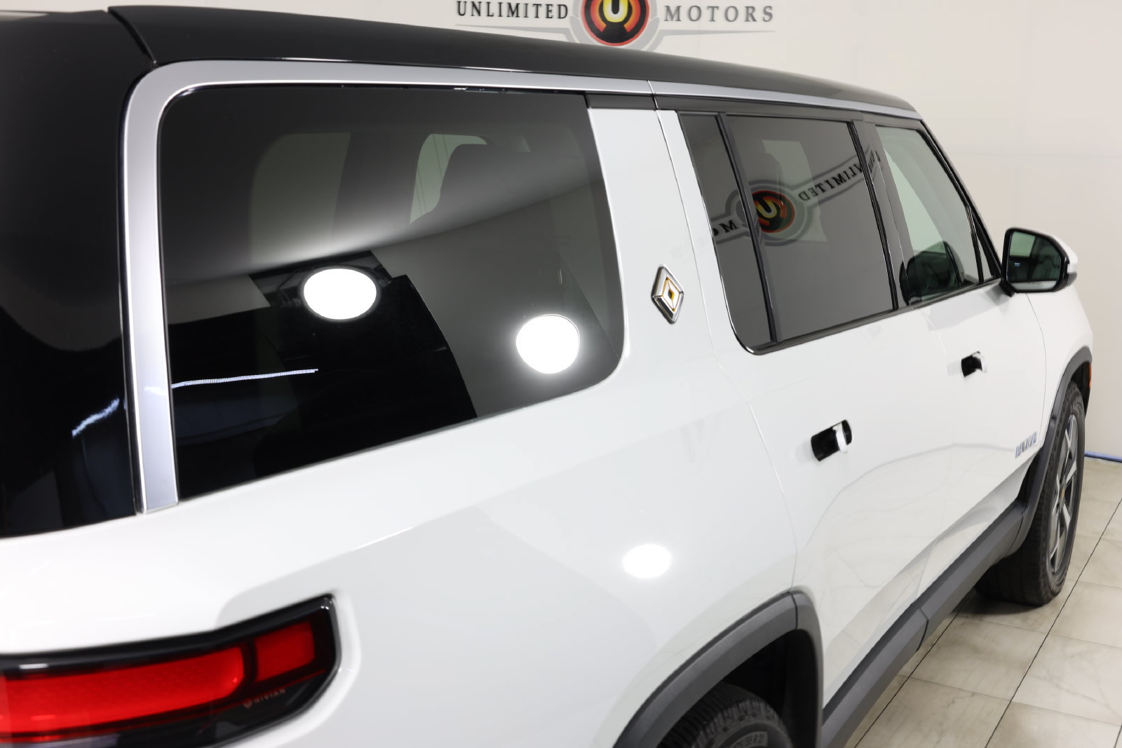 Used 2023 Rivian R1S Adventure Dual AWD/4WD image 40