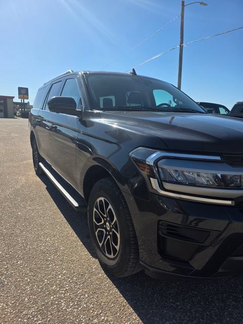 Used 2024 Ford Expedition Max XLT AWD/4WD image 4