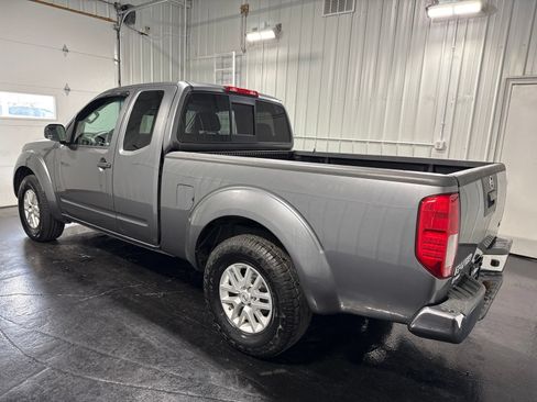 Used 2016 Nissan Frontier SV RWD image 2