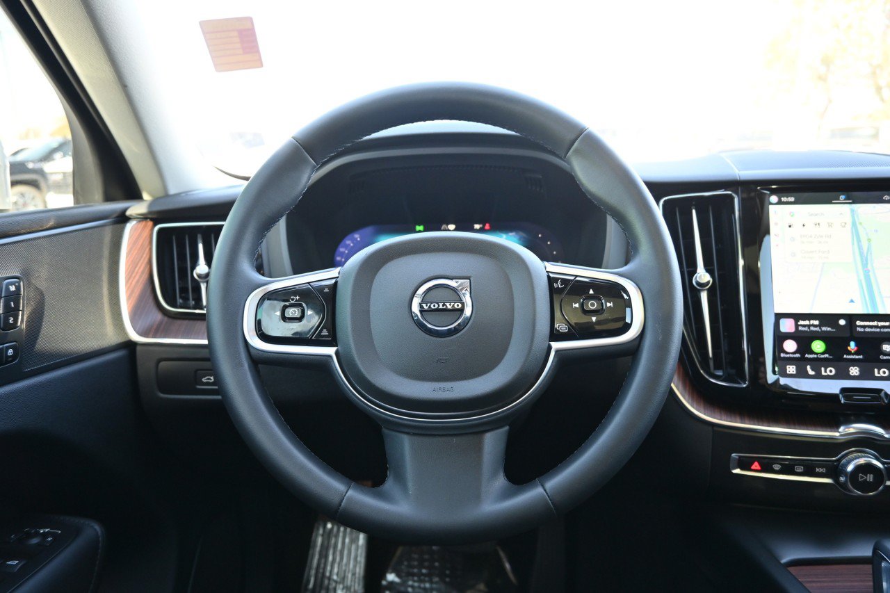 Used 2023 Volvo XC60 T8 Plus AWD/4WD image 10
