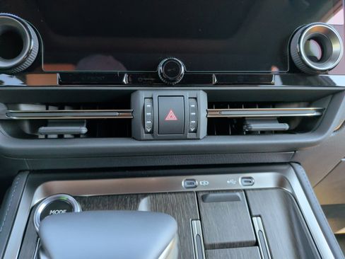 Used 2026 Lexus GX 550 w/ Accessory Package (2T) image 16